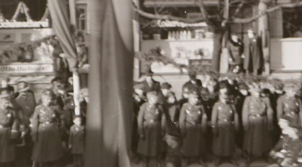 drei alte Negative - geschmückte Stadt - Feierlichkeiten